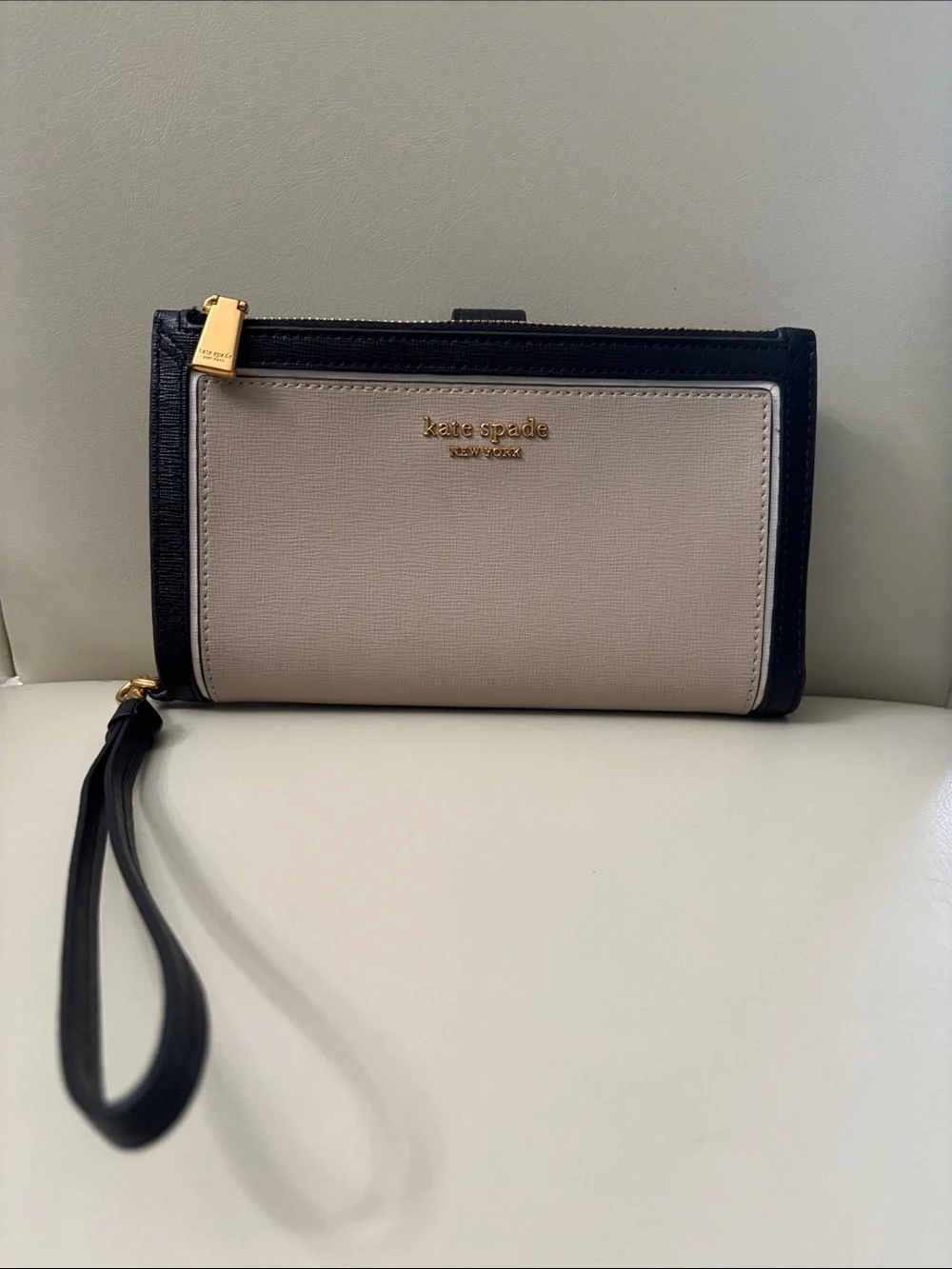 kate spade Two-Tone Black and Cream Wristlet Wallet
